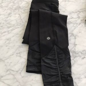 Lululemon 7/8 Scrunch leggings back pocket 2